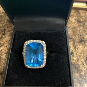 EFFY 14 K WHITE GOLD BLUE TOPAZ RING WITH DIAMONDS